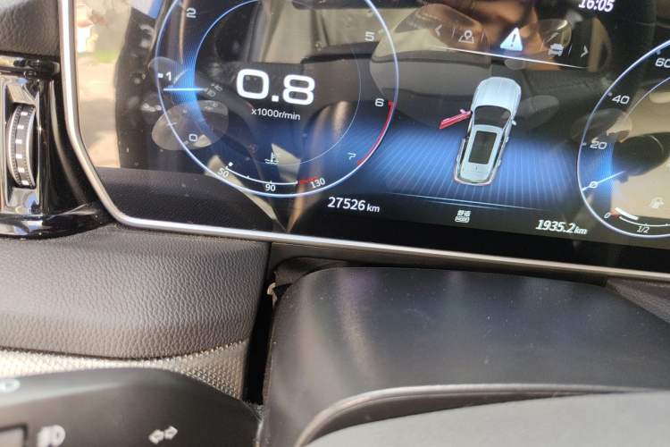 Used Hongqi HS5 2022 2.0T Smart Connect Flagship Edition Odometer Close Up