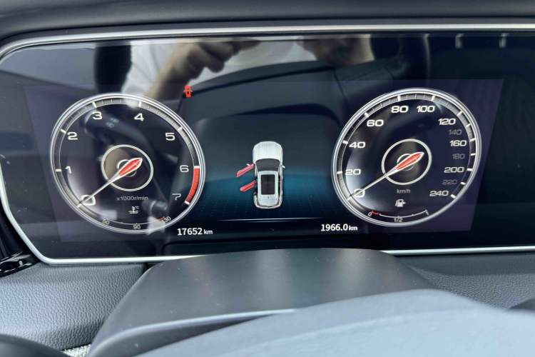 Used Hongqi HS5 2022 Facelifted Version 2.0T Smart Connect Flagship All-Wheel-Drive Edition Odometer Close Up