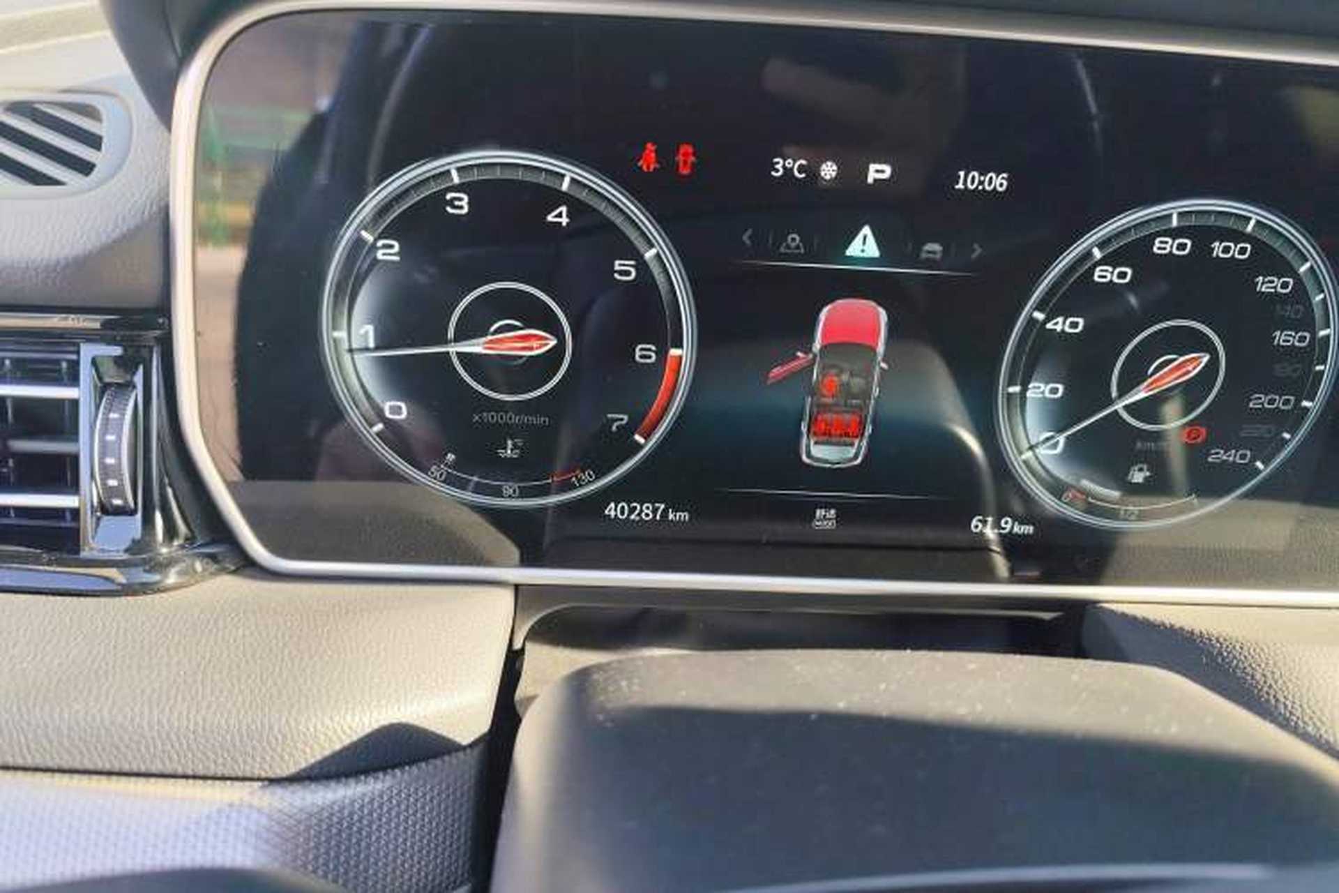 Used Hongqi HS5 2022 2.0T Smart Connect Flagship All-Wheel-Drive Version Odometer Close Up