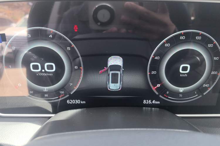 Used Hongqi HS5 2022 2.0T Smart Connect Flagship All-Wheel-Drive Version Odometer Close Up