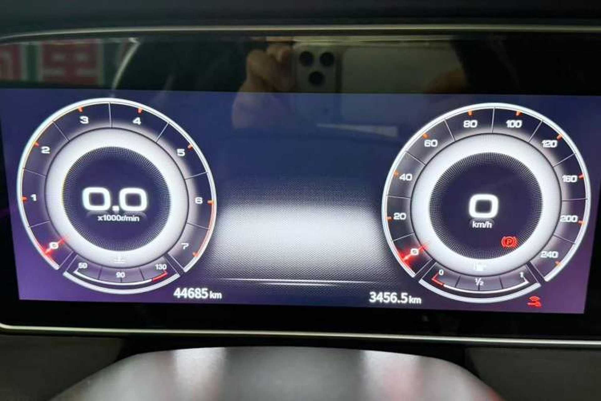 Used Hongqi HS5 2022 Facelifted Version 2.0T Smart Connect Flagship All-Wheel-Drive Edition Odometer Close Up