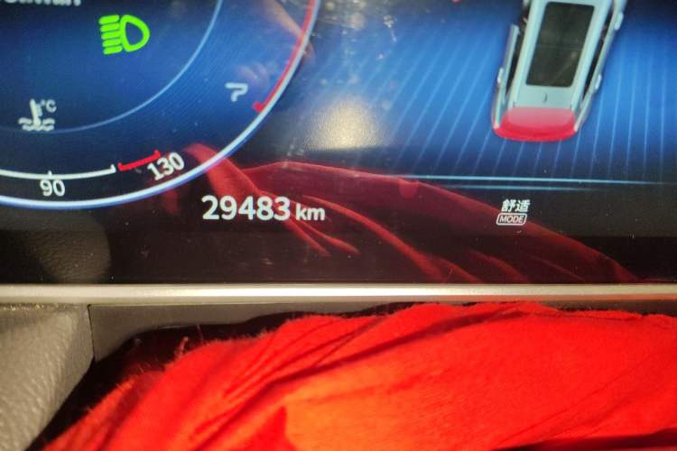 Used Hongqi HS5 2022 2.0T Smart Connect Flagship Edition Odometer Close Up