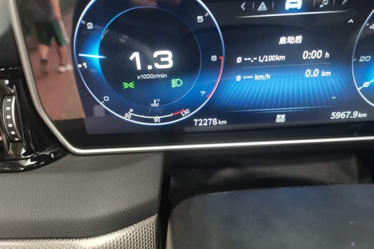 Used Hongqi HS5 2022 Revised Version 2.0T Smart Connect Flagship Edition Odometer Close Up