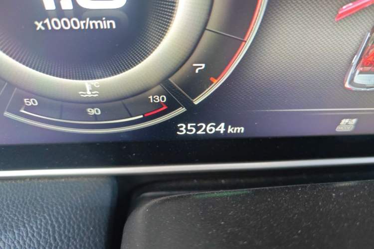 Used Hongqi HS5 2022 Revised Version 2.0T Smart Connect Flagship Edition Odometer Close Up