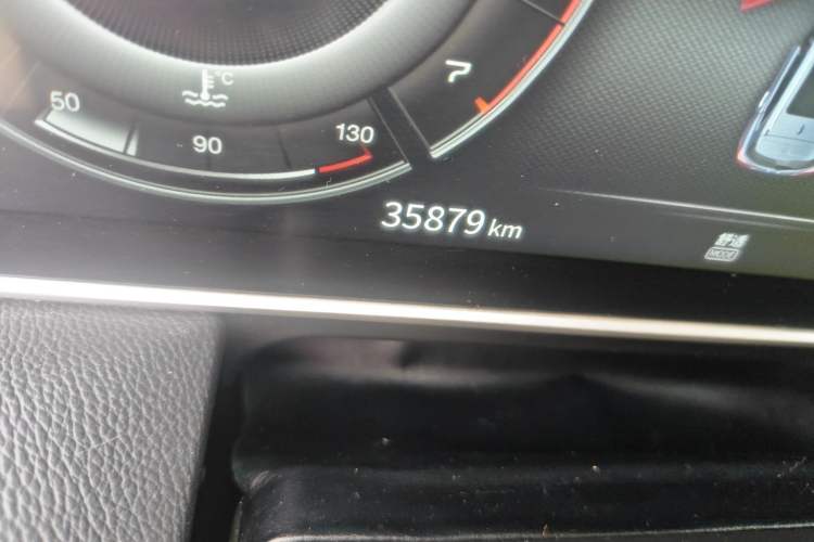 Used Hongqi HS5 2022 2.0T Smart Connect Flagship Enjoyment Purchase Edition Odometer Close Up