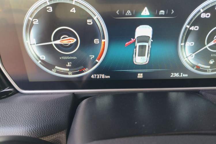 Used Hongqi HS5 2022 Facelifted Version 2.0T Smart Connect Flagship All-Wheel-Drive Edition Odometer Close Up