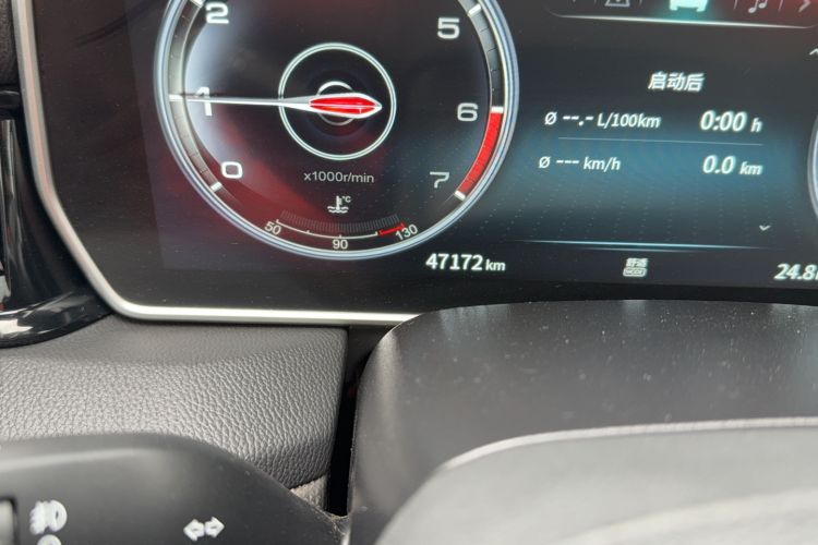 Used Hongqi HS5 2022 2.0T Smart Connect Flagship Edition Odometer Close Up