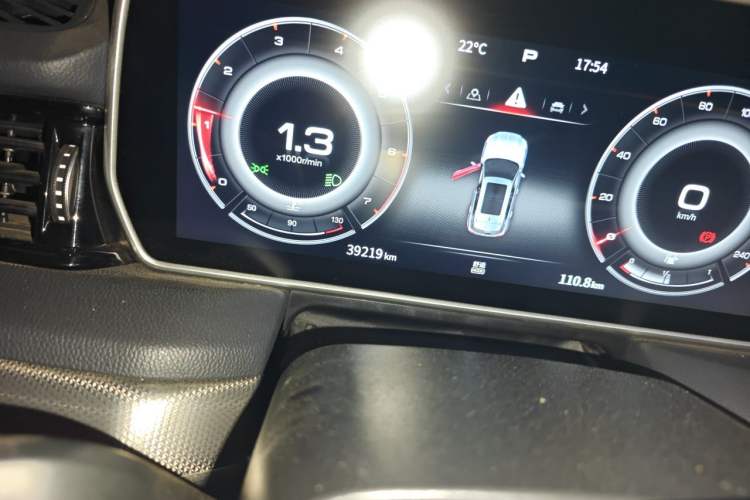 Used Hongqi HS5 2022 Facelifted Version 2.0T Smart Connect Flagship All-Wheel-Drive Edition Odometer Close Up