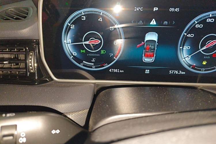 Used Hongqi HS5 2022 Facelifted Version 2.0T Smart Connect Flagship All-Wheel-Drive Edition Odometer Close Up