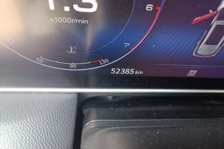 Used Hongqi HS5 2022 Facelifted Version 2.0T Smart Connect Flagship All-Wheel-Drive Edition Odometer Close Up
