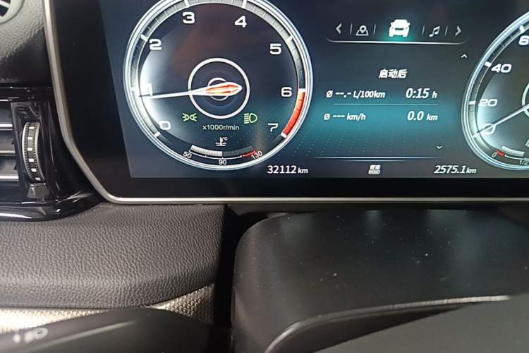 Used Hongqi HS5 2022 Revised Version 2.0T Smart Connect Flagship Edition Odometer Close Up