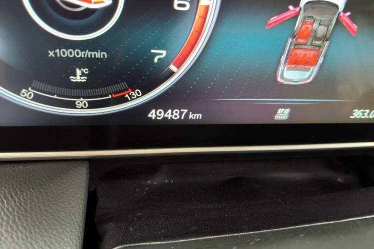 Used Hongqi HS5 2022 2.0T Smart Connect Flagship All-Wheel-Drive Version Odometer Close Up