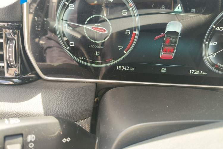 Used Hongqi HS5 2022 2.0T Smart Connect Flagship All-Wheel-Drive Version Odometer Close Up