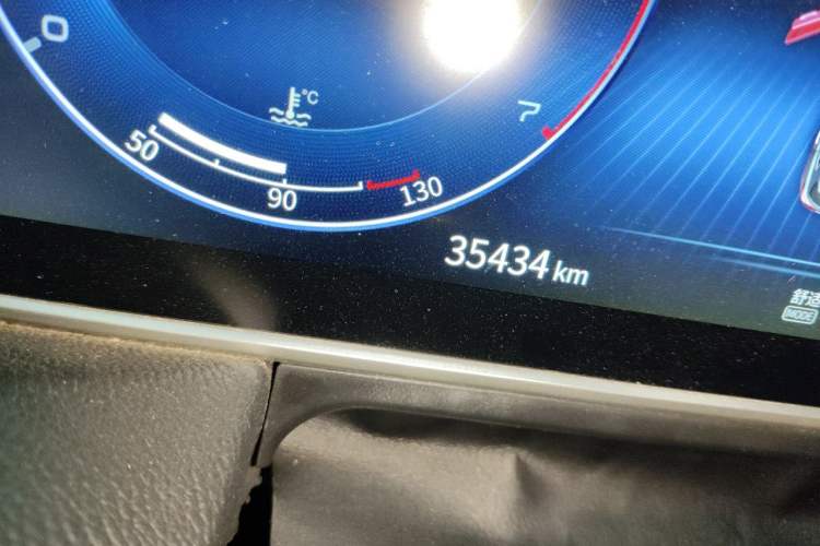 Used Hongqi HS5 2022 Revised Version 2.0T Smart Connect Flagship Edition Odometer Close Up