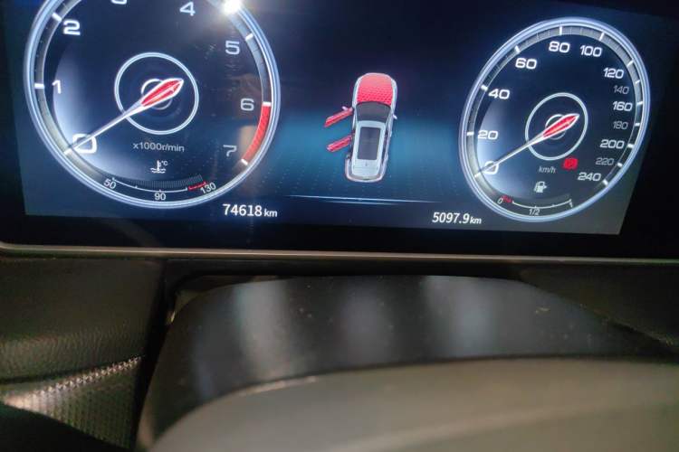 Used Hongqi HS5 2022 2.0T Smart Connect Flagship All-Wheel Drive LeGou Edition Odometer Close Up