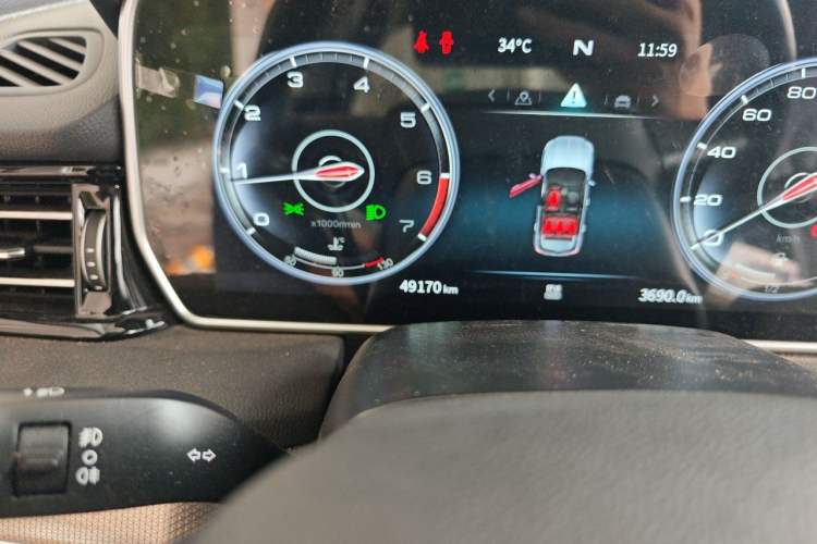 Used Hongqi HS5 2022 2.0T Smart Connect Flagship Edition Odometer Close Up