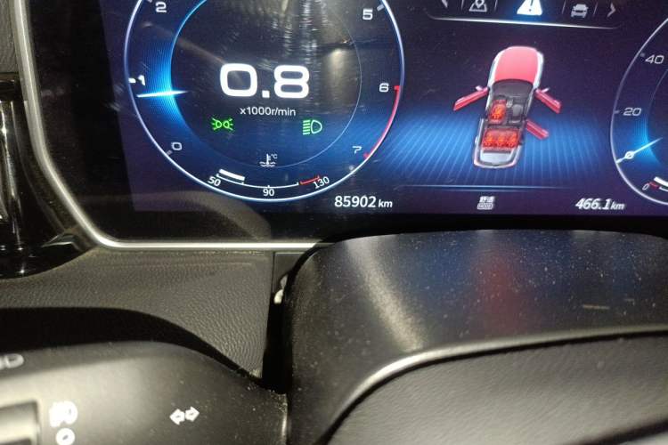Used Hongqi HS5 2022 2.0T Smart Connect Flagship Edition Odometer Close Up