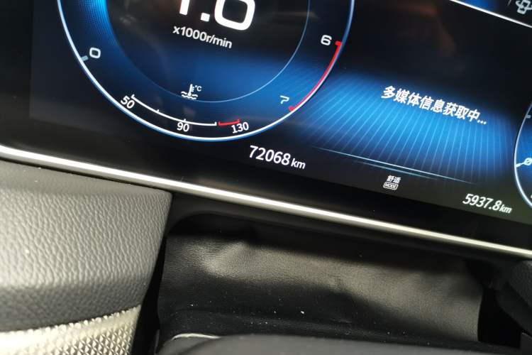 Used Hongqi HS5 2022 Revised Version 2.0T Smart Connect Flagship Edition Odometer Close Up