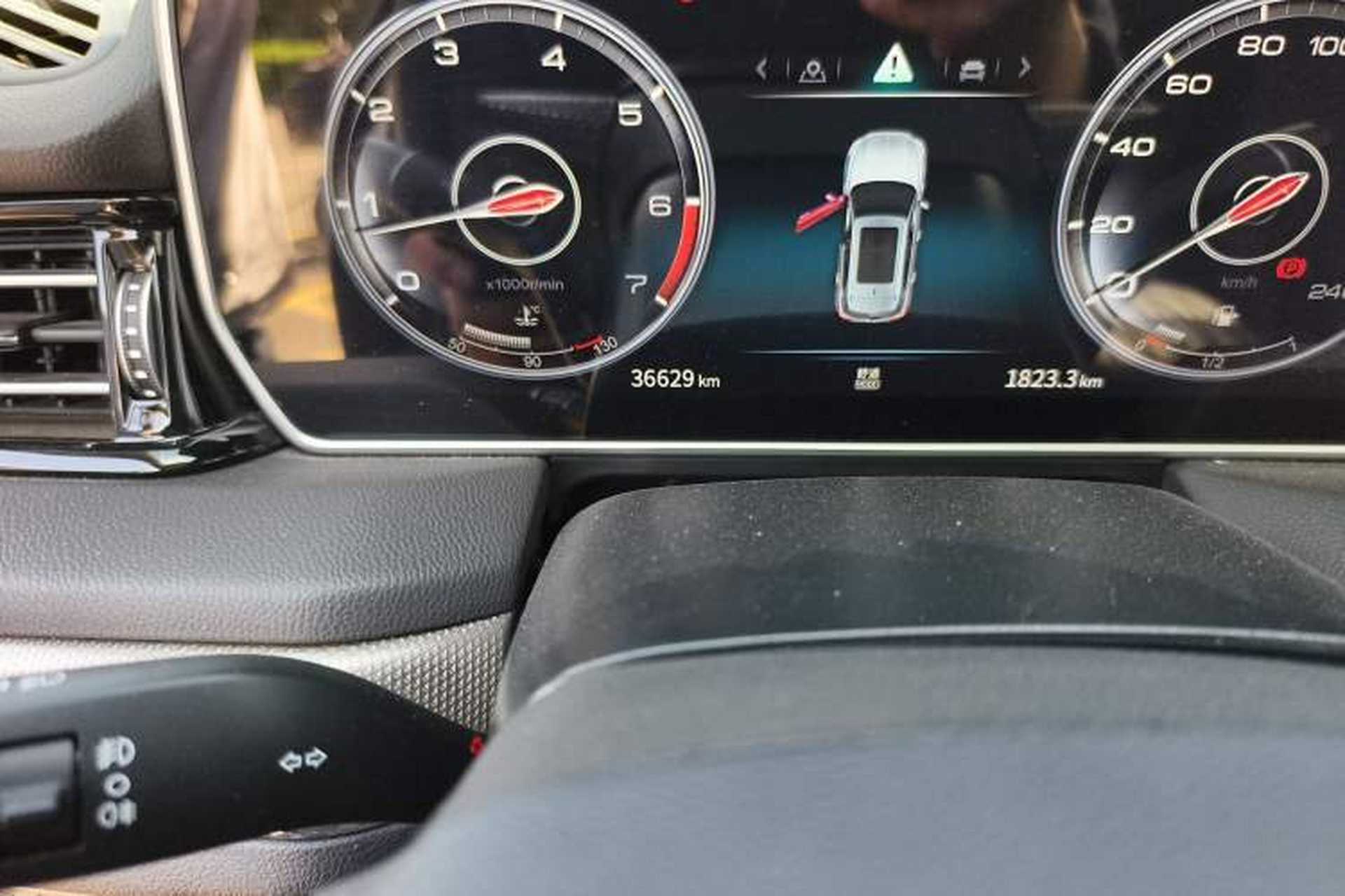 Used Hongqi HS5 2022 2.0T Smart Connect Flagship Edition Odometer Close Up