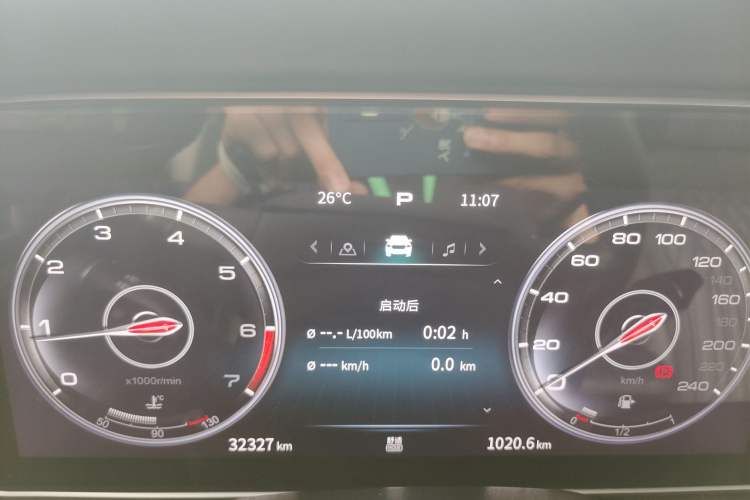 Used Hongqi HS5 2022 2.0T Smart Connect Flagship All-Wheel-Drive Version Odometer Close Up