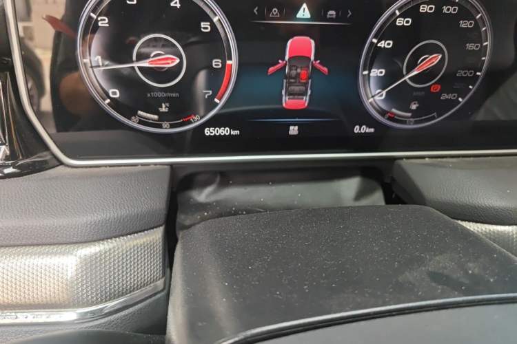 Used Hongqi HS5 2022 Facelifted Version 2.0T Smart Connect Flagship All-Wheel-Drive Edition Odometer Close Up