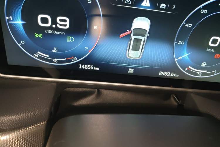 Used Hongqi HS5 2022 2.0T Smart Connect Flagship Edition Odometer Close Up