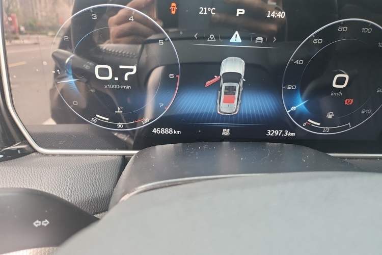 Used Hongqi HS5 2022 2.0T Smart Connect Flagship Edition Odometer Close Up