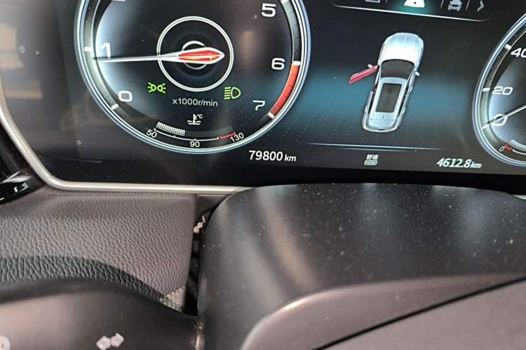 Used Hongqi HS5 2022 2.0T Smart Connect Flagship Edition Odometer Close Up