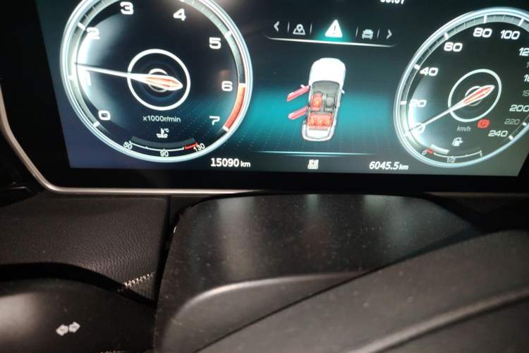 Used Hongqi HS5 2022 2.0T Smart Connect Flagship All-Wheel-Drive Version Odometer Close Up