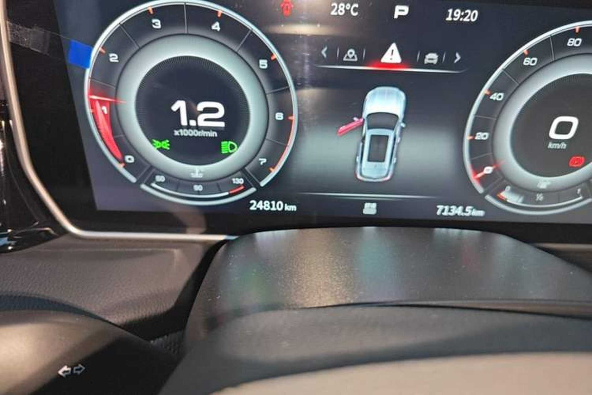 Used Hongqi HS5 2022 Facelifted Version 2.0T Smart Connect Flagship All-Wheel-Drive Edition Odometer Close Up