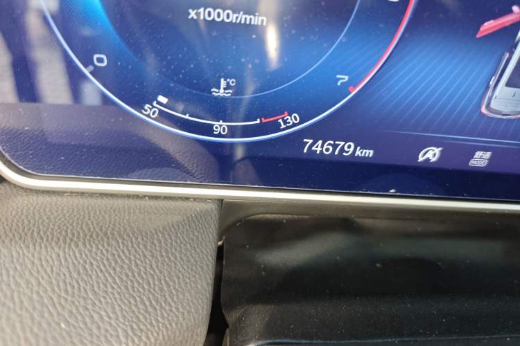 Used Hongqi HS5 2022 2.0T Smart Connect Flagship All-Wheel-Drive Version Odometer Close Up