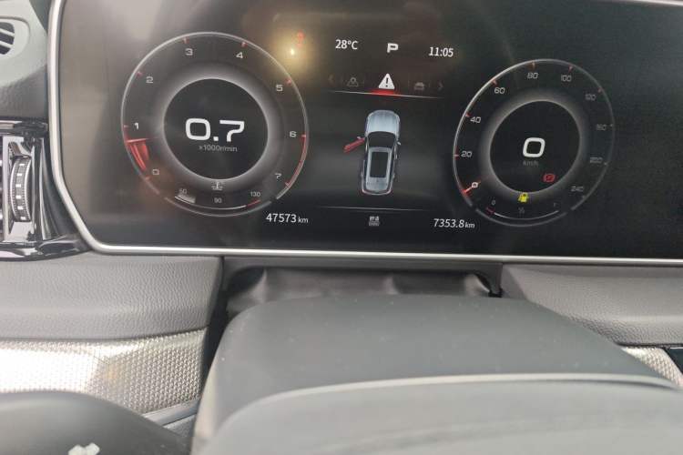 Used Hongqi HS5 2022 2.0T Smart Connect Flagship Edition Odometer Close Up