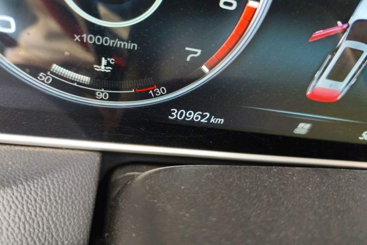 Used Hongqi HS5 2022 Revised Version 2.0T Smart Connect Flagship Edition Odometer Close Up