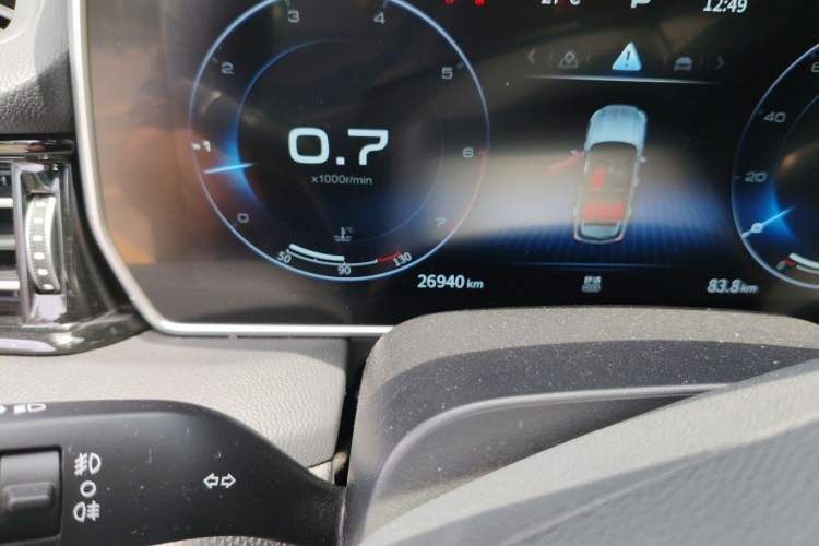 Used Hongqi HS5 2022 2.0T Smart Connect Flagship Edition Odometer Close Up