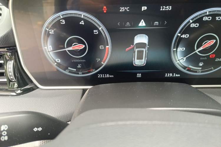 Used Hongqi HS5 2022 2.0T Smart Connect Flagship Edition Odometer Close Up
