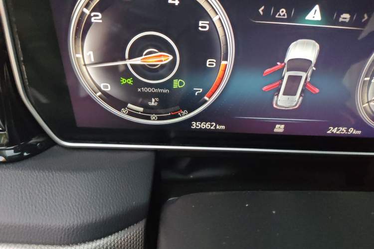 Used Hongqi HS5 2022 Facelifted Version 2.0T Smart Connect Flagship All-Wheel-Drive Edition Odometer Close Up