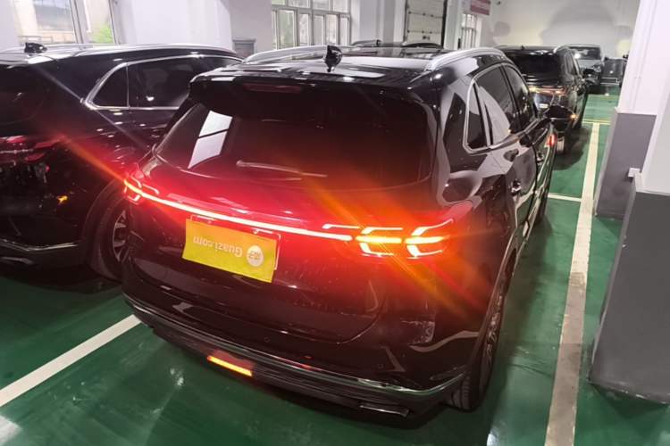 Used Hongqi HS5 2022 Facelifted Version 2.0T Smart Connect Flagship All-Wheel-Drive Edition Rear Right 45 Deg