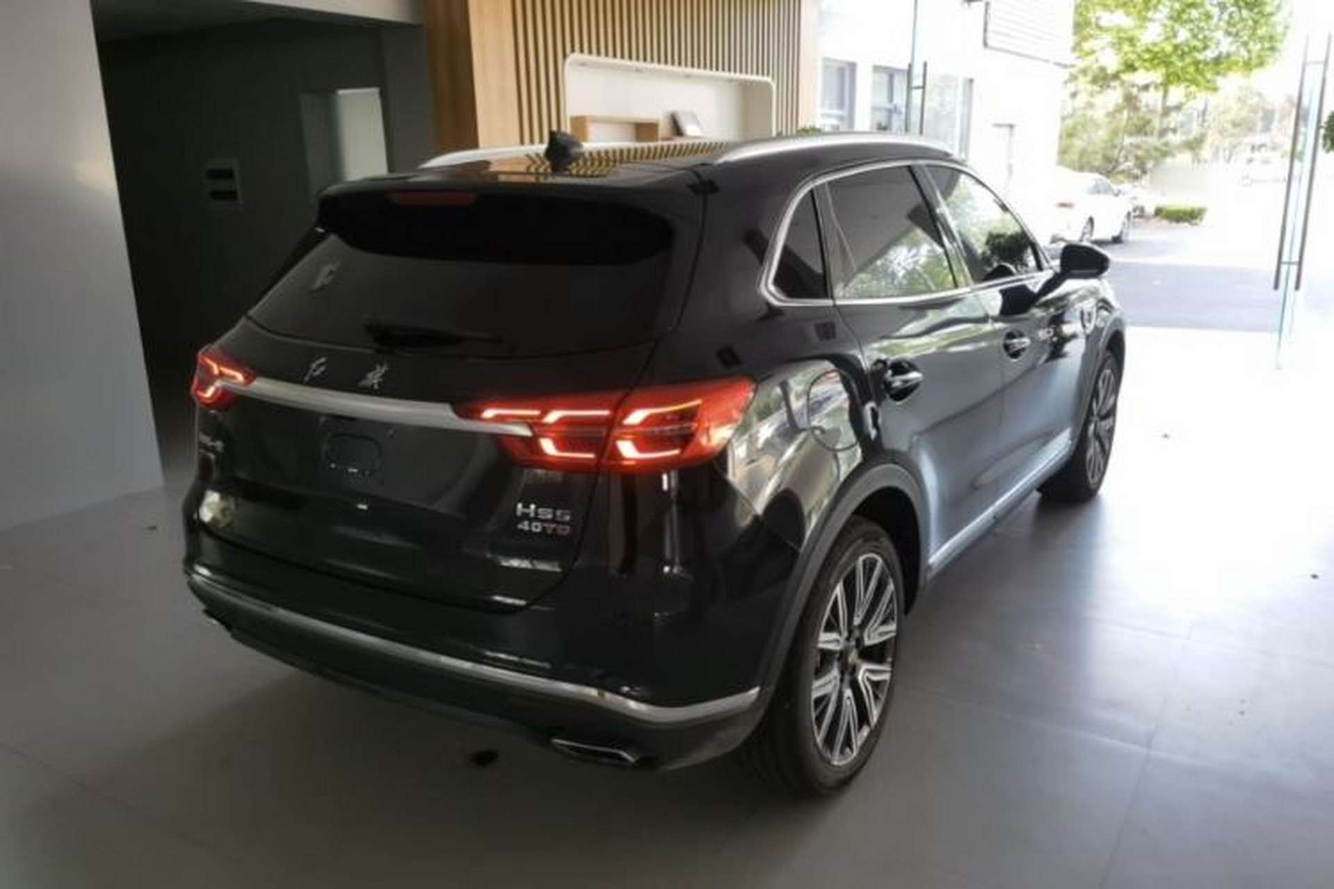 Used Hongqi HS5 2022 Facelifted Version 2.0T Smart Connect Flagship All-Wheel-Drive Edition Rear Right 45 Deg