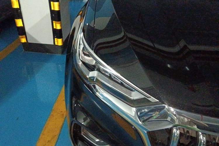 Used Hongqi HS5 2022 Revised Version 2.0T Smart Connect Flagship Edition Right Front Headlight