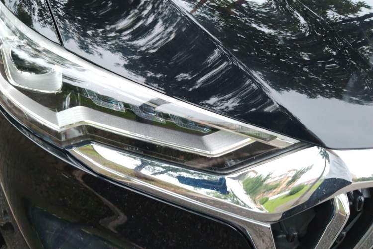 Used Hongqi HS5 2022 Facelifted Version 2.0T Smart Connect Flagship All-Wheel-Drive Edition Right Front Headlight