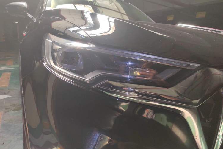 Used Hongqi HS5 2022 Facelifted Version 2.0T Smart Connect Flagship All-Wheel-Drive Edition Right Front Headlight