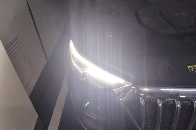 Used Hongqi HS5 2022 Revised Version 2.0T Smart Connect Flagship Edition Right Front Headlight