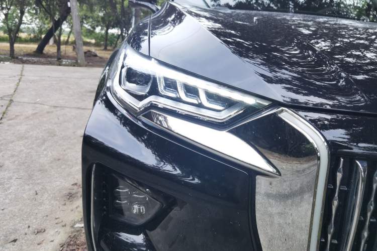 Used Hongqi HS5 2022 Facelifted Version 2.0T Smart Connect Flagship All-Wheel-Drive Edition Right Front Headlight