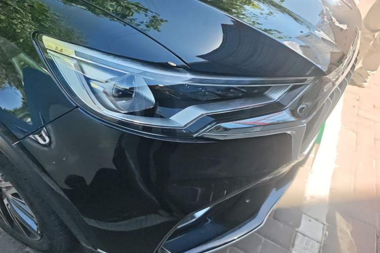 Used Hongqi HS5 2022 Facelifted Version 2.0T Smart Connect Flagship All-Wheel-Drive Edition Right Front Headlight