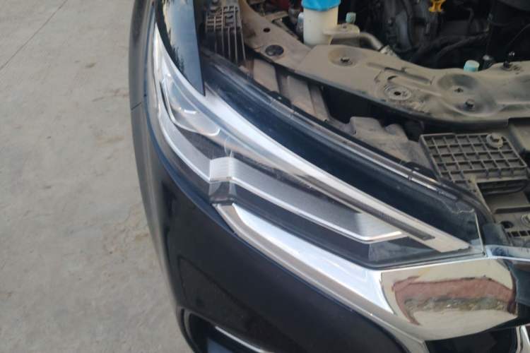 Used Hongqi HS5 2022 Facelifted Version 2.0T Smart Connect Flagship All-Wheel-Drive Edition Right Front Headlight