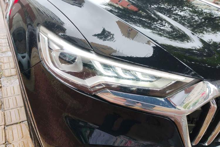 Used Hongqi HS5 2022 Revised Version 2.0T Smart Connect Flagship Edition Right Front Headlight