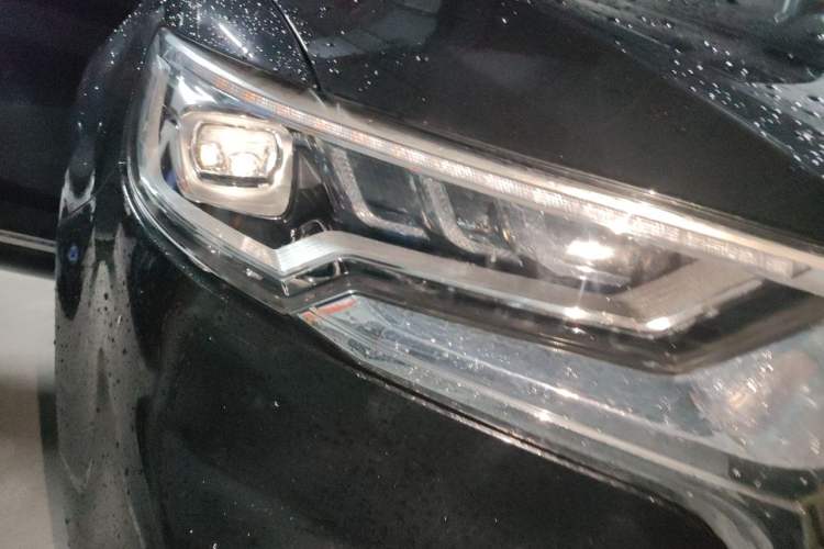 Used Hongqi HS5 2022 2.0T Smart Connect Flagship Edition Right Front Headlight