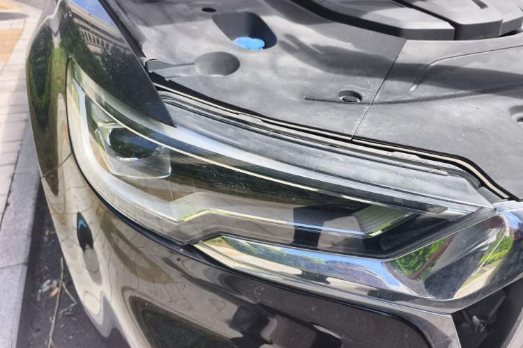Used Hongqi HS5 2022 Facelifted Version 2.0T Smart Connect Flagship All-Wheel-Drive Edition Right Front Headlight