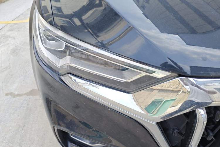 Used Hongqi HS5 2022 Revised Version 2.0T Smart Connect Flagship Edition Right Front Headlight