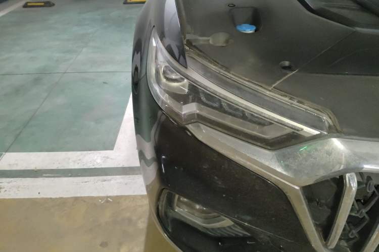 Used Hongqi HS5 2022 2.0T Smart Connect Flagship All-Wheel-Drive Version Right Front Headlight